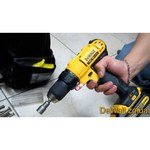 DeWALT DCD771S2