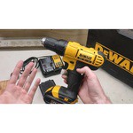 DeWALT DCD771S2