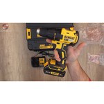 Аккумуляторная дрель-шуруповерт DeWALT DCD777S2TC 65 Н·м